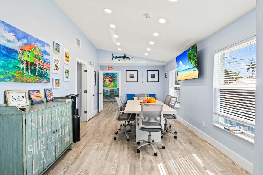 More Photos Of 4574 Pine Island Rd NW, Matlacha Office For Sale