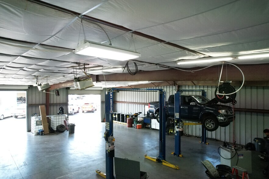 More Photos Of 5401 Gasoline Alley Dr, Bakersfield Service For Lease