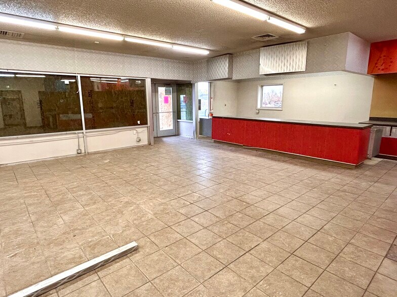 More Photos Of 4603 W Yellowstone Hwy, Mills General Retail For Sale