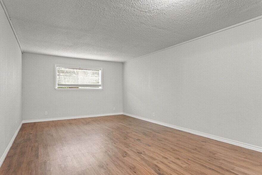 More Photos Of 429 Johnson St, Longview Apartments For Sale