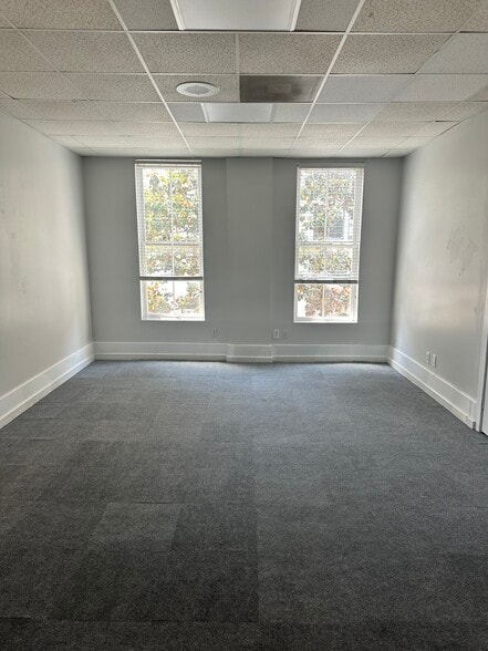 More Photos Of 110-118 Bull St, Savannah Storefront Retail Office For Lease