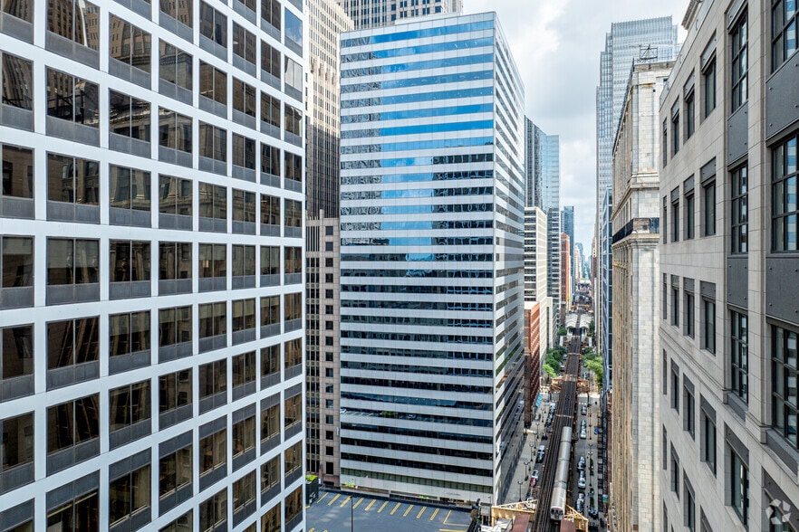 More Photos Of 200 W Adams St, Chicago Office For Lease