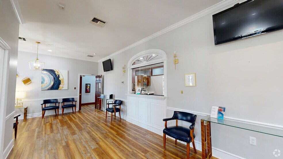 Primary Photo Of 2718 N Oak St, Valdosta Medical For Sale