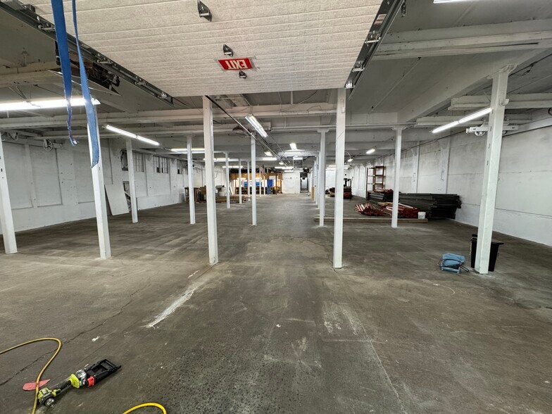 More Photos Of 176 Hartford Rd, Manchester Warehouse For Lease