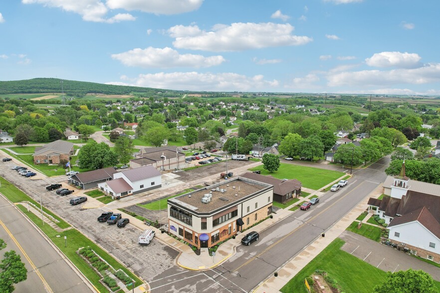 More Photos Of 101 Jones St, Barneveld General Retail For Sale