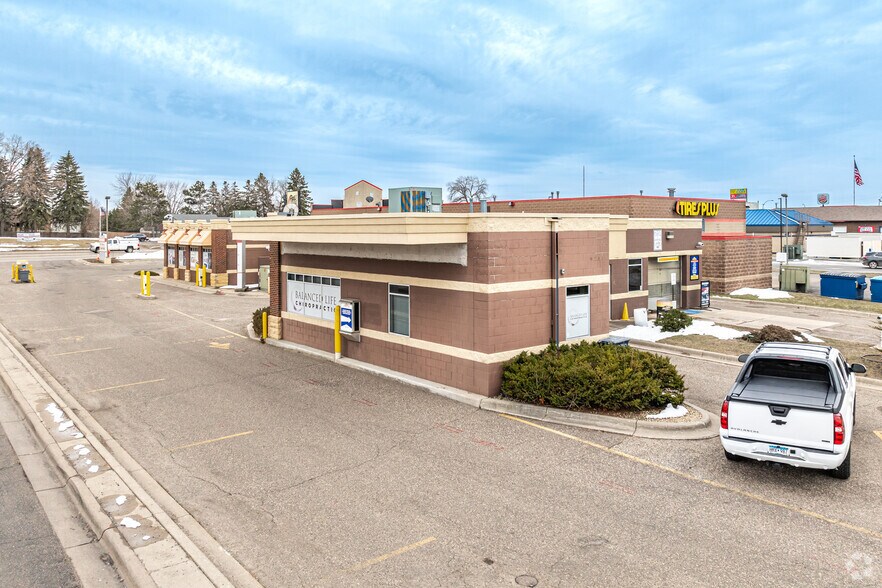 More Photos Of 955 W Broadway Ave, Forest Lake Freestanding For Sale