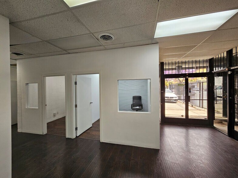 More Photos Of 1335 S Hill St, Los Angeles Showroom For Lease