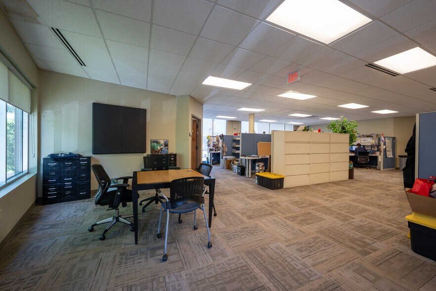 More Photos Of 807 Kinnear Rd, Columbus Medical For Sale