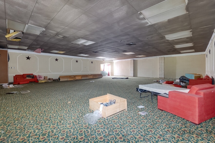 More Photos Of 2915 E Interstate 40, Amarillo Hotel For Sale