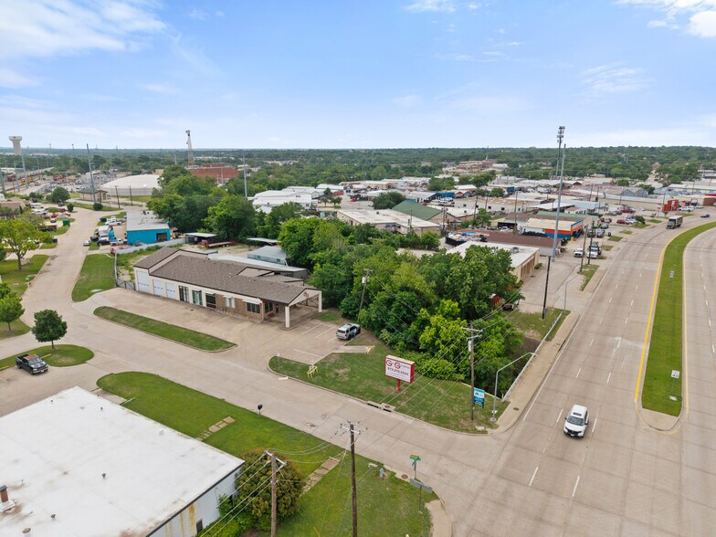 More Photos Of 310 Gautney St, Garland Light Manufacturing For Sale