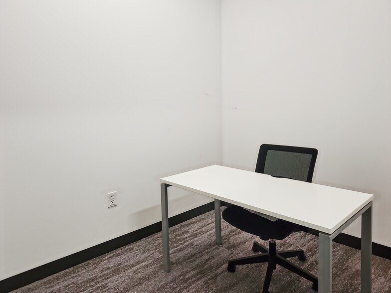 More Photos Of 330 Crossing Blvd, Orange Park Coworking Space