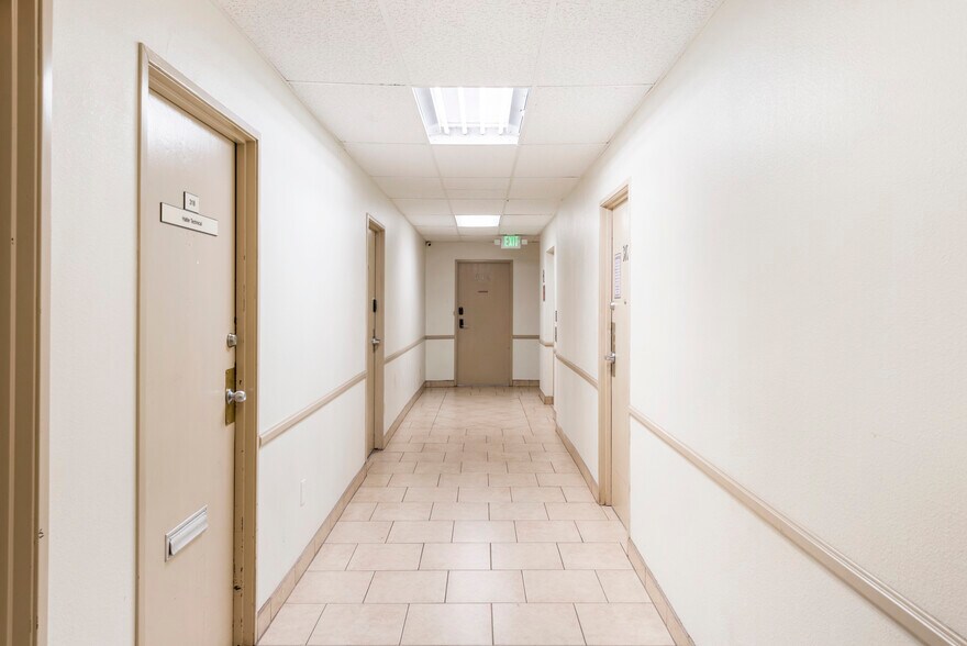 More Photos Of 14553 Delano St, Van Nuys Office For Lease