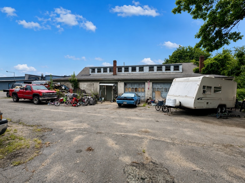 More Photos Of 1247 Queen St, Southington Freestanding For Sale