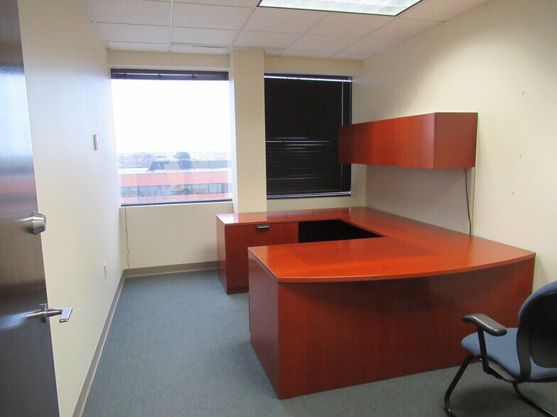 More Photos Of 3201 W White Oaks Dr, Springfield Office For Sale