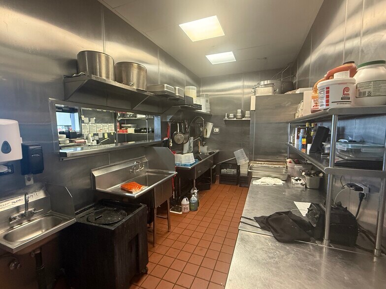 More Photos Of 2230 W Horizon Ridge Pky, Henderson Restaurant For Lease