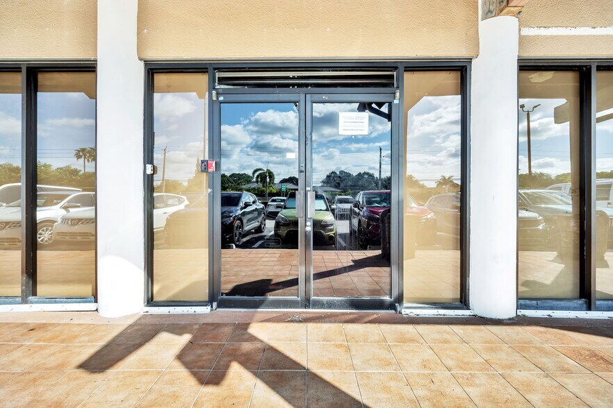 More Photos Of 10471 N Kendall Dr, Miami Storefront Retail Office For Lease