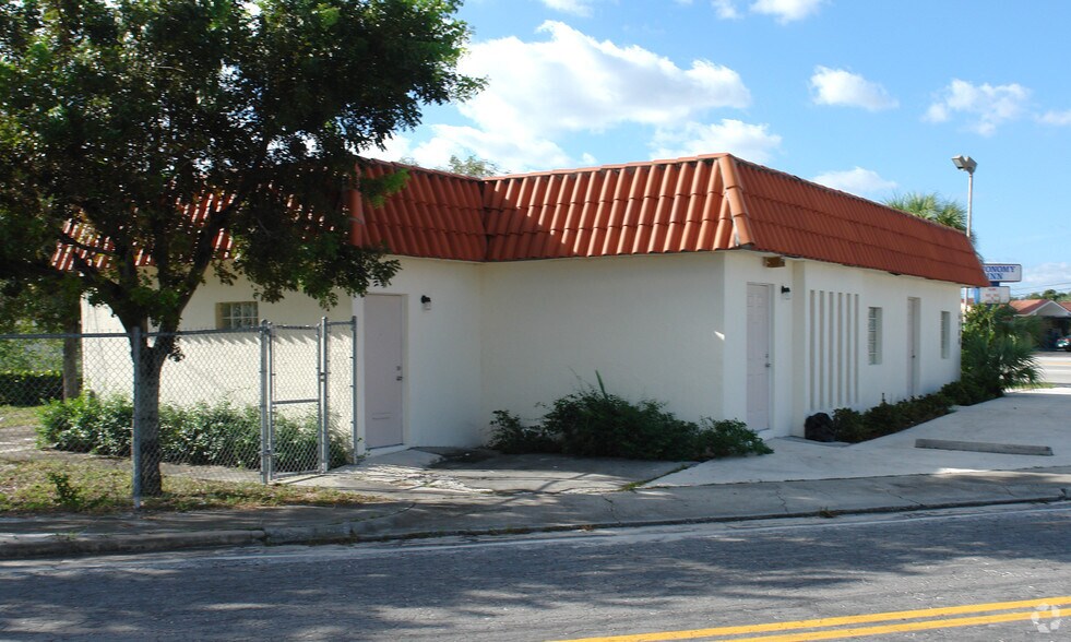 More Photos Of 6900 S Dixie Hwy, West Palm Beach Office For Sale