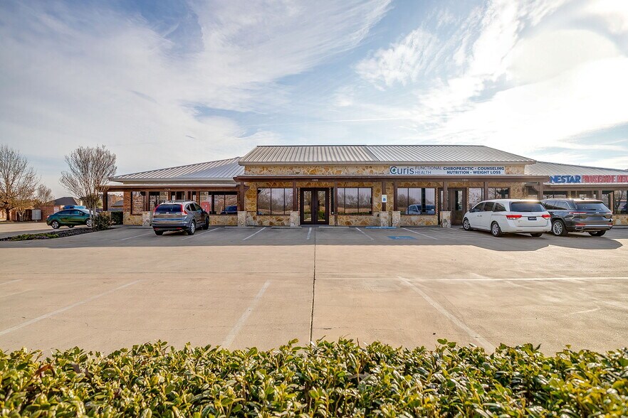 More Photos Of 1318-1324 NW John Jones Dr, Burleson Office For Lease