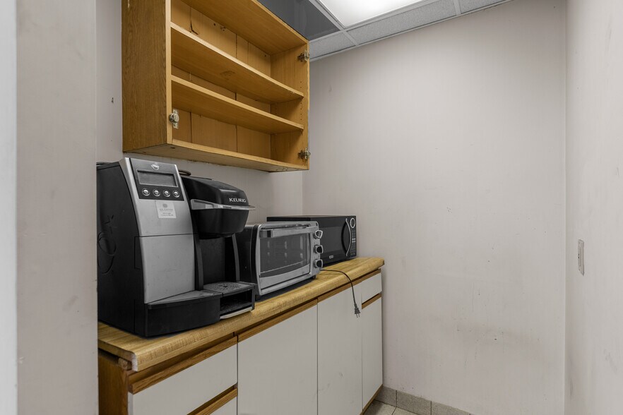 More Photos Of 805 Lafayette Ave, Hawthorne Auto Repair For Sale