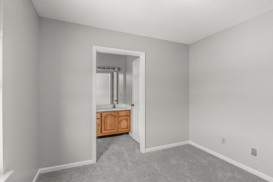 More Photos Of 162 Condor Ct, Clarksville Apartments For Sale