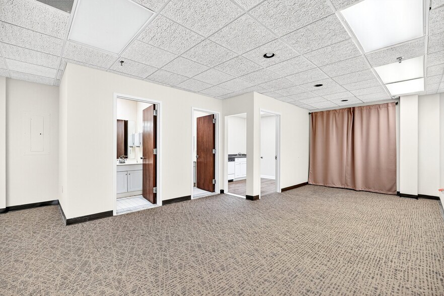 More Photos Of 80 Red Schoolhouse Rd, Chestnut Ridge Office For Lease