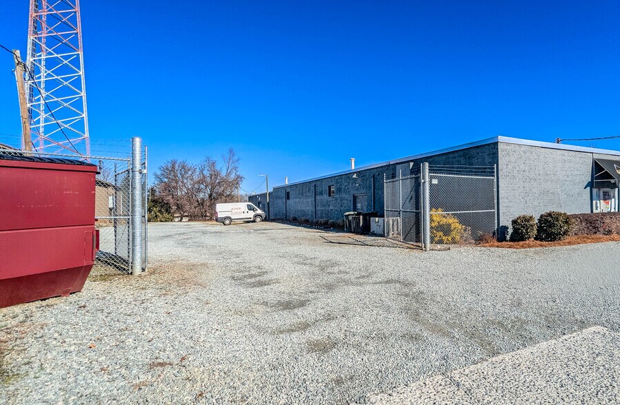 More Photos Of 151 Blue Bell Rd, Greensboro Warehouse For Sale