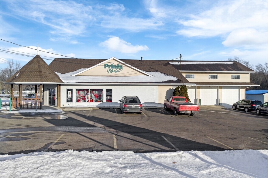 More Photos Of 3724 12th St NW, Canton Freestanding For Sale