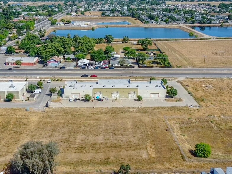 More Photos Of 2621 S Chestnut Ave, Fresno Freestanding For Sale