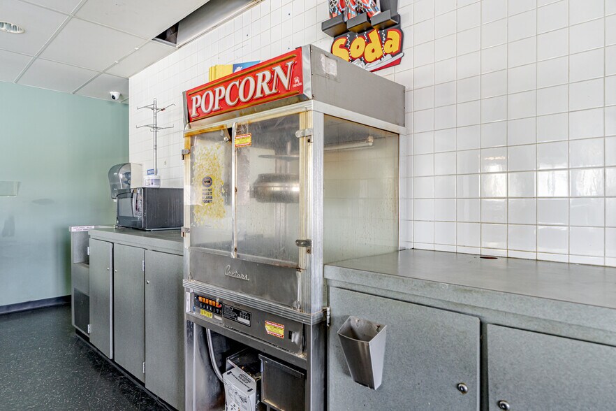 More Photos Of 250 Breighton Cir, Shelbyville Movie Theatre For Sale