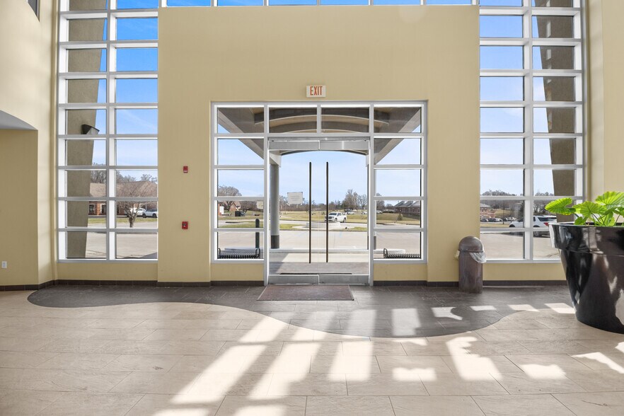 More Photos Of 200 City Hill Dr, London Medical For Lease