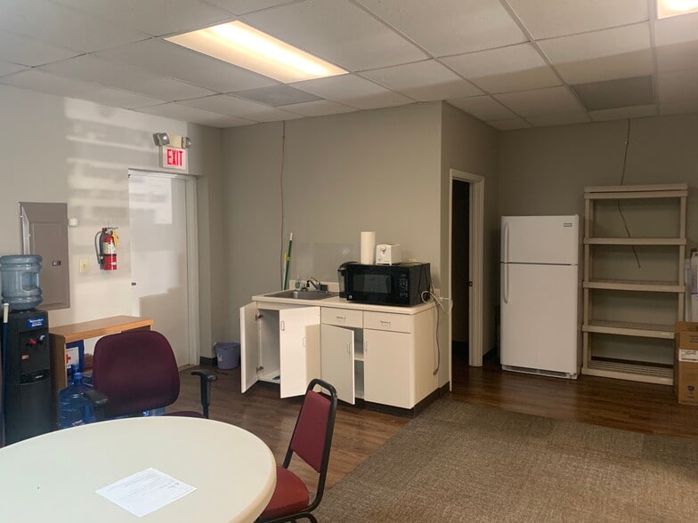 More Photos Of 112 W Athens Pky, Athens Unknown For Lease