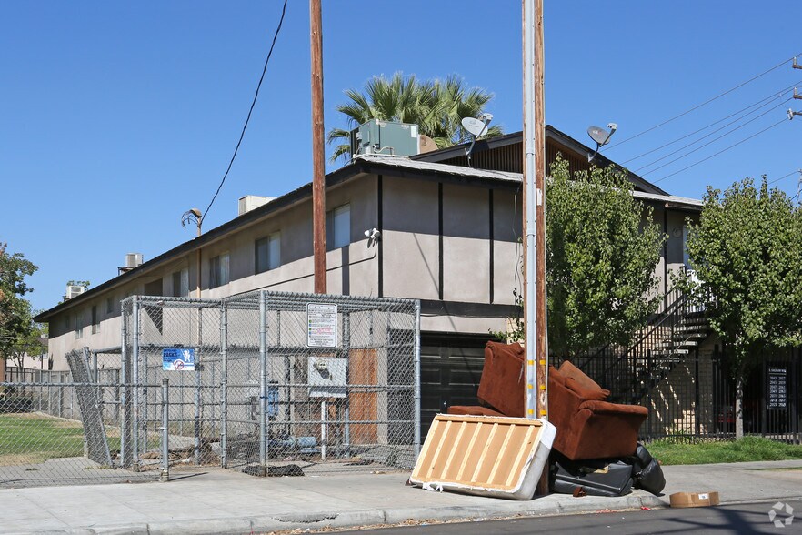 More Photos Of 2041-2069 E Saginaw Way, Fresno Apartments For Sale