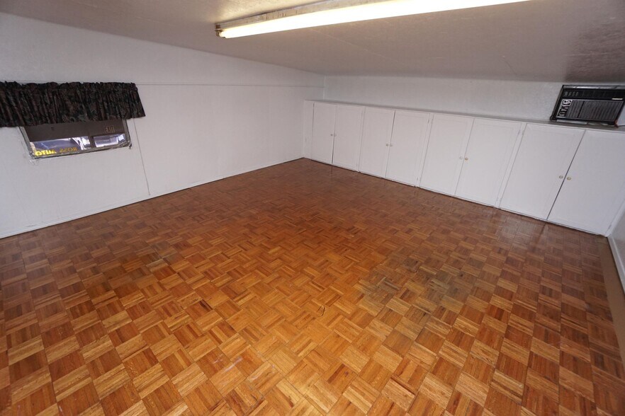 More Photos Of 26 Kimberling Blvd, Kimberling City Manufacturing For Sale