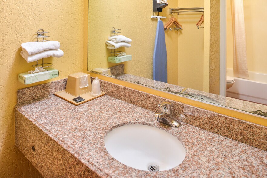 More Photos Of 15101 S Interstate 35, Buda Hotel For Sale