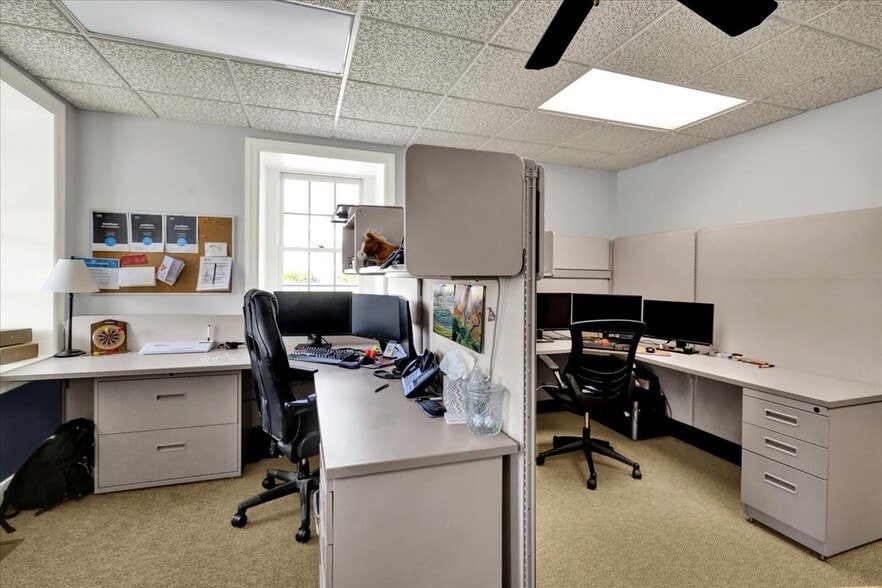 More Photos Of 879 Fritztown Rd, Sinking Spring Office For Lease