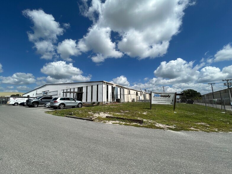 More Photos Of 3110 Reynolds Rd, Lakeland Warehouse For Lease
