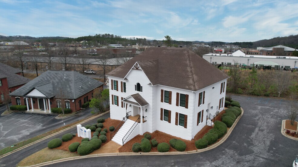 More Photos Of 2232 Cahaba Valley Dr, Birmingham Office For Lease