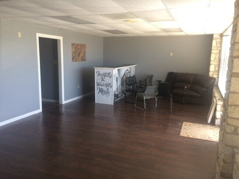 More Photos Of 110 Post Office Dr, Hewitt Warehouse For Lease