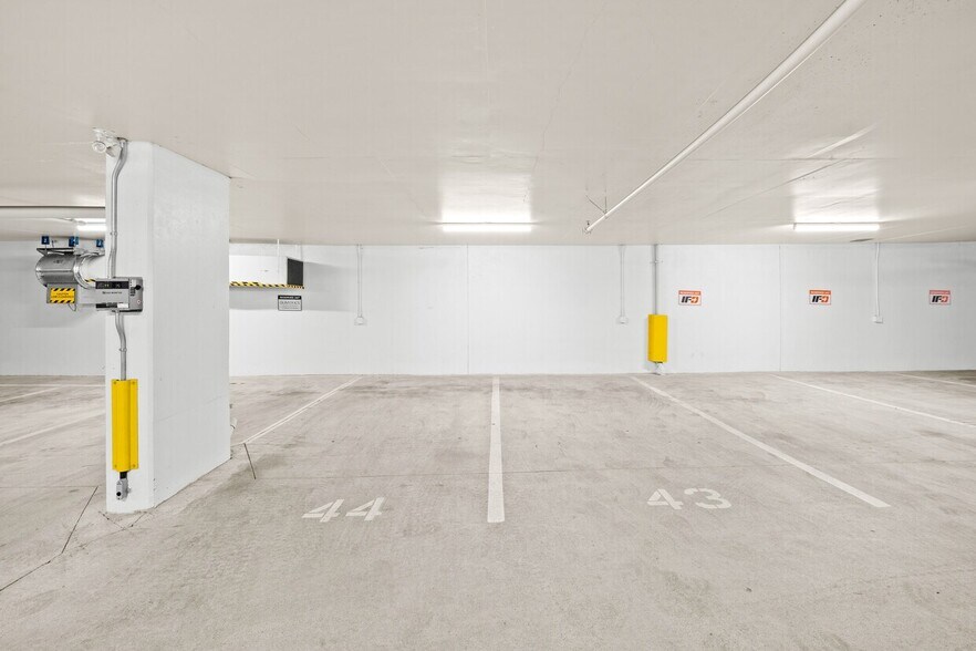 More Photos Of 63 6 Th Av W, Vancouver Medical For Sale