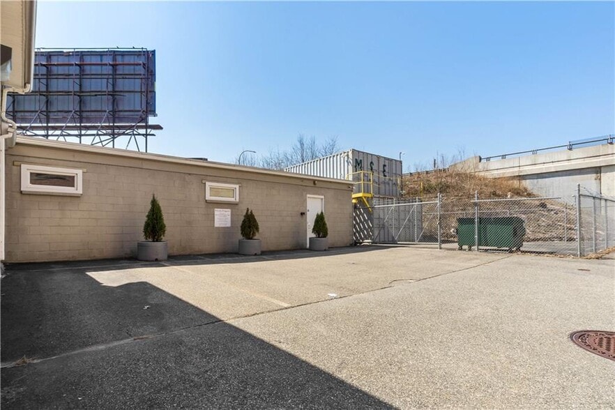 More Photos Of 36 Oxford St, Providence Flex For Sale