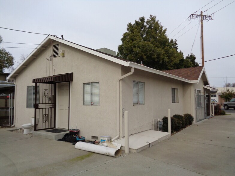 More Photos Of 337 Burney St, Modesto Loft Creative Space For Lease