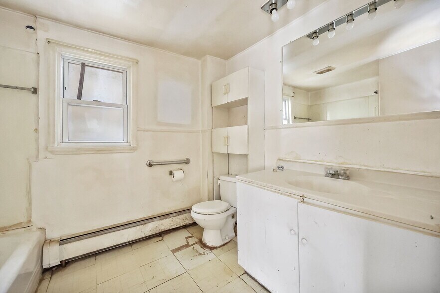 More Photos Of 15 Henry St, Greenwich Multifamily For Sale