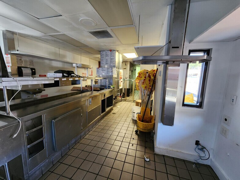 More Photos Of 214 Bullsboro Dr, Newnan Fast Food For Lease