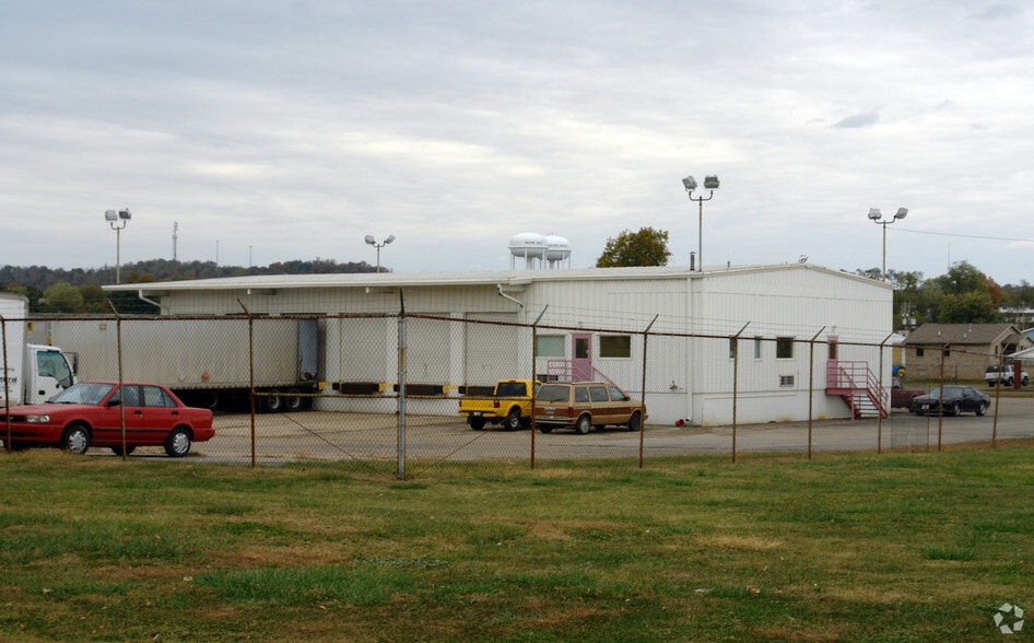 More Photos Of 123 Lee St, Belpre Distribution For Lease