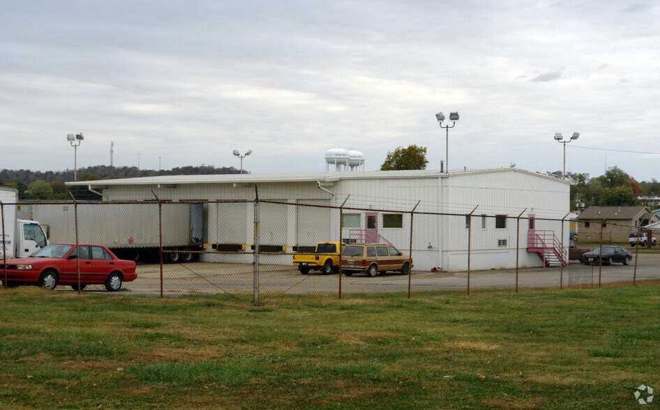 More Photos Of 123 Lee St, Belpre Distribution For Sale