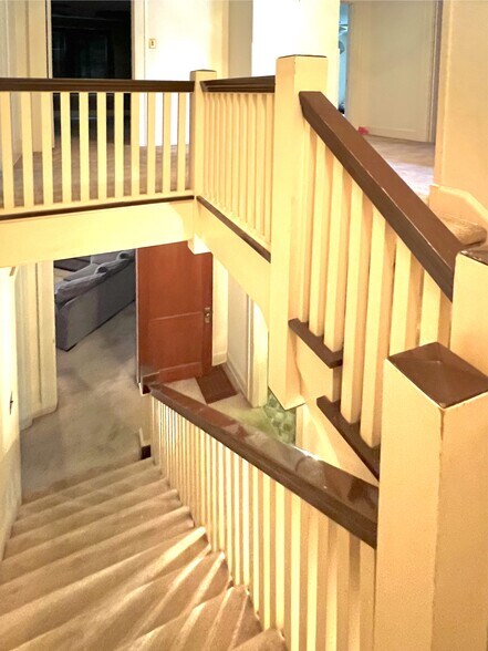 More Photos Of 621 E Broadway St, Altus Office Residential For Sale