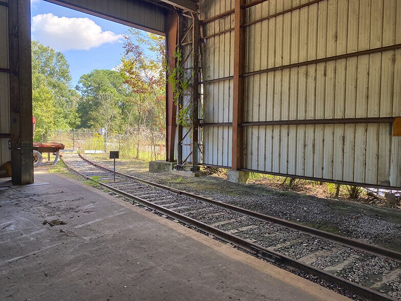 More Photos Of 5051 Cleveland Rd, Jacksonville Manufacturing For Lease