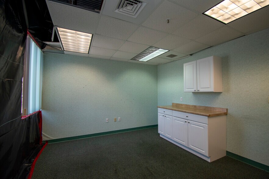 More Photos Of 2525 Harbor Blvd, Port Charlotte Medical For Sale