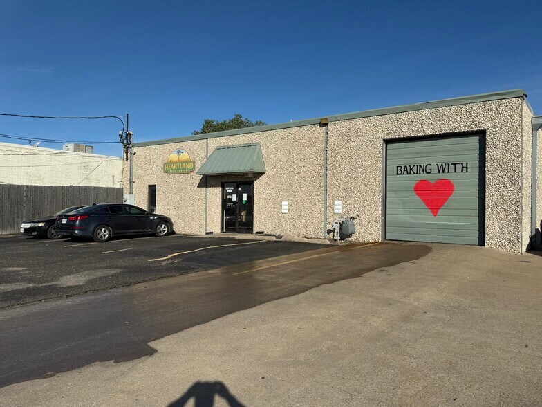 Primary Photo Of 10733 Colewood Ln, Dallas Food Processing For Sale