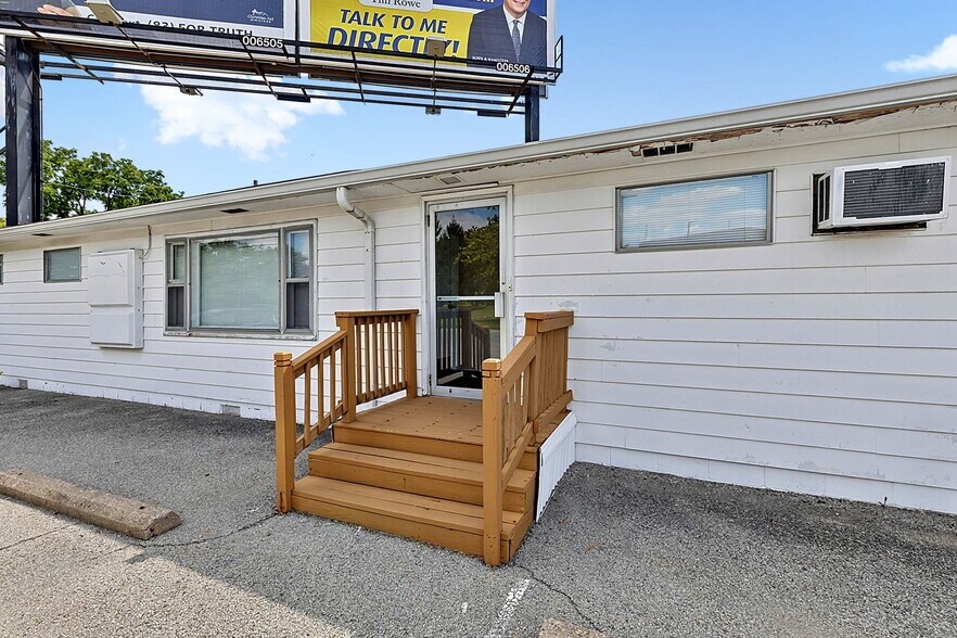 More Photos Of 7102 E Pendleton Pike, Indianapolis Office For Sale